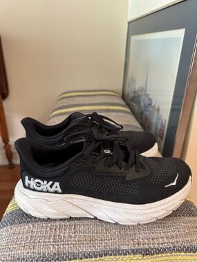 Hoka arahi 7 running shoes